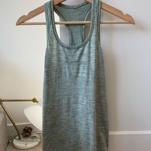 Lululemon tank